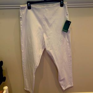 Cute Lysse white Capri leggings. New with tags.